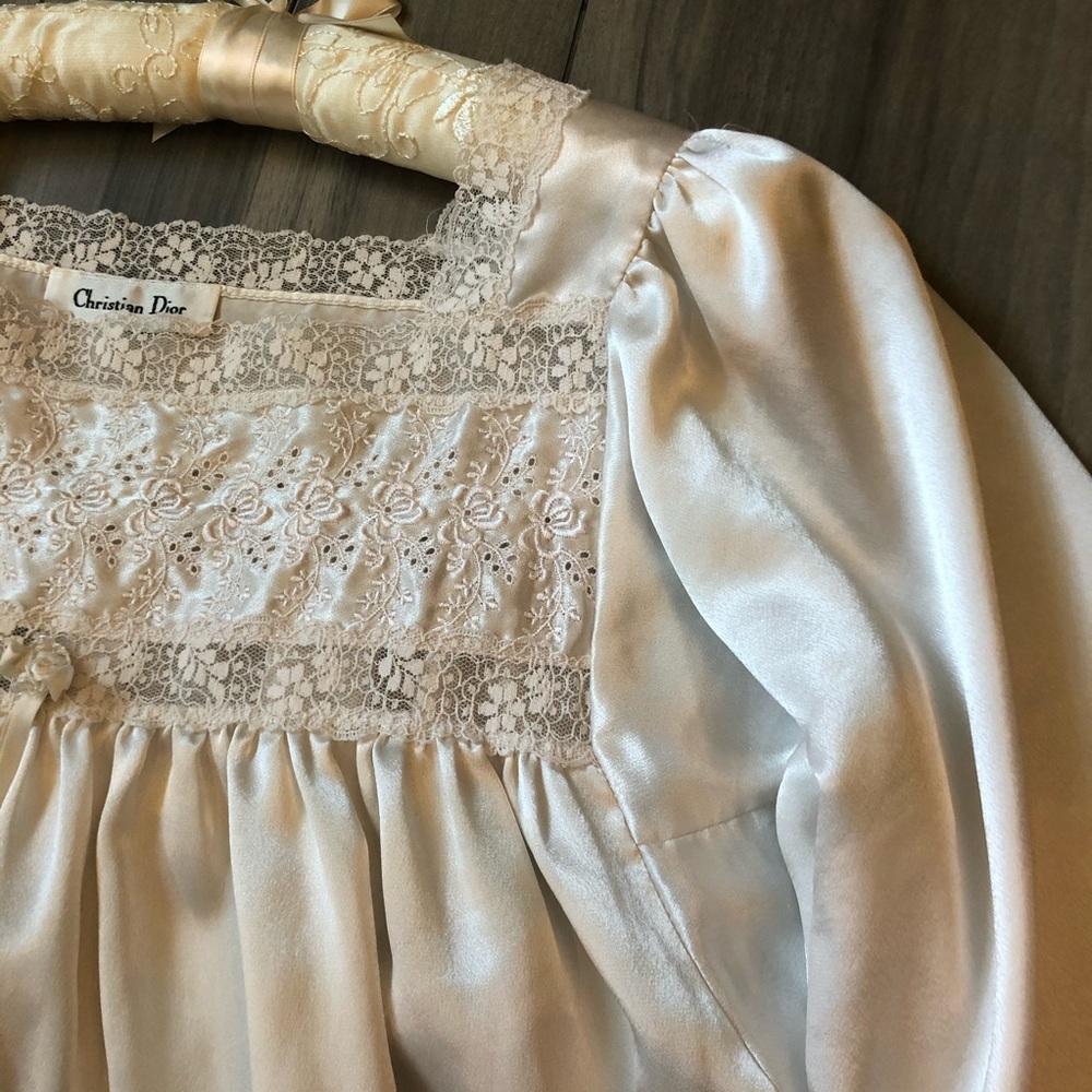 Vintage DIOR Nightgown L/S Lace trim lightweight - Picture 2 of 8